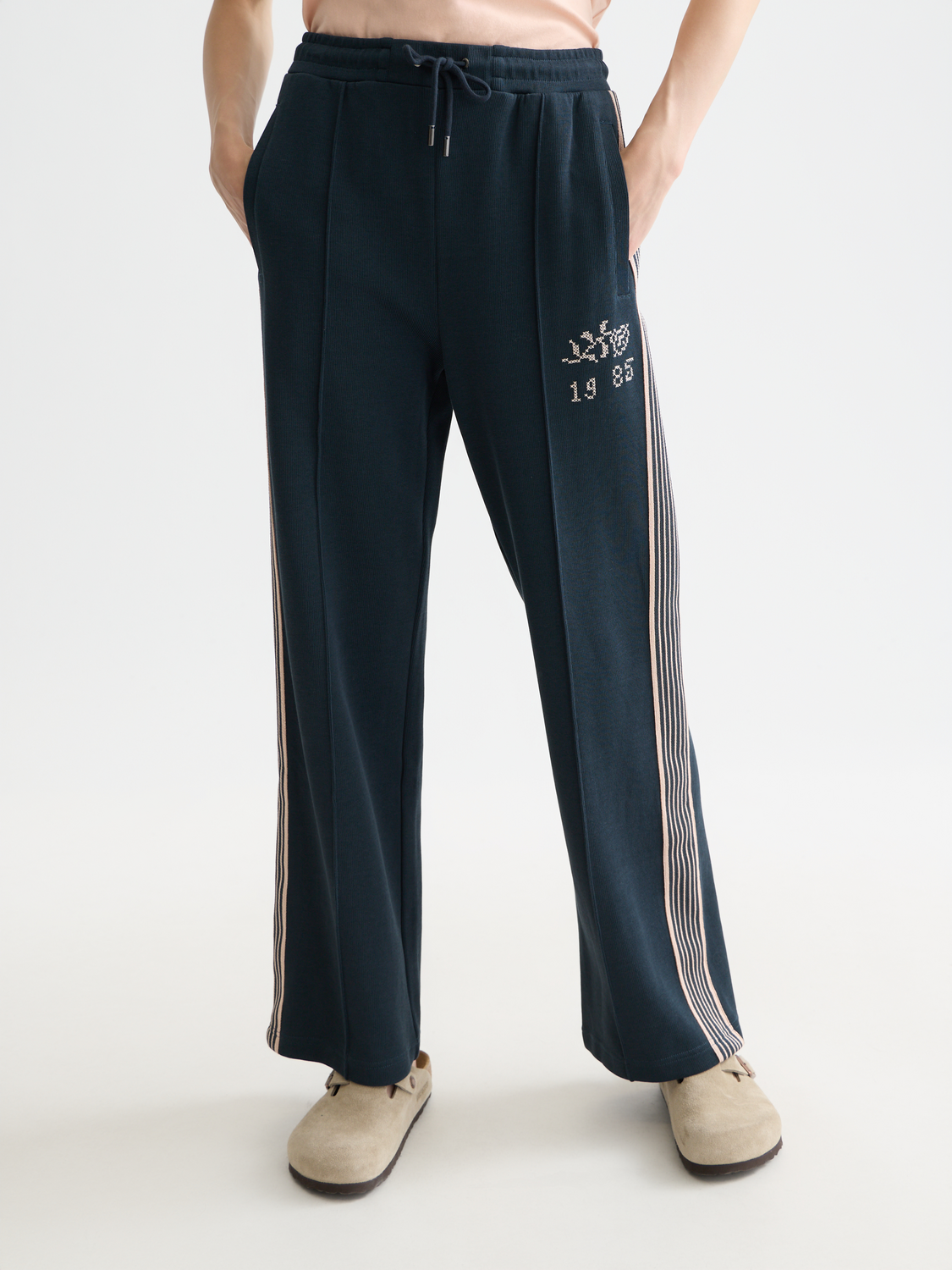 Scotch & Soda interlock sweatpants in black with a relaxed fit, featuring side pockets and elastic waistband.