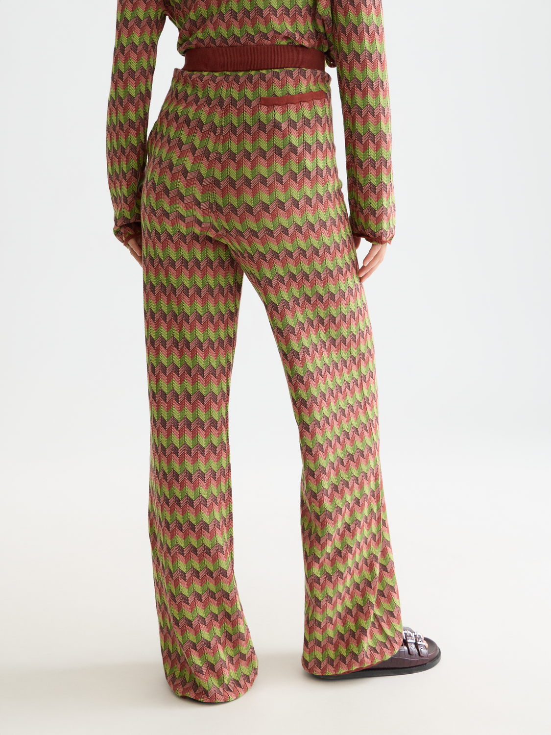Knitted sweatpants from Scotch & Soda, featuring a relaxed fit with ribbed cuffs and a soft, textured fabric in a casual style.