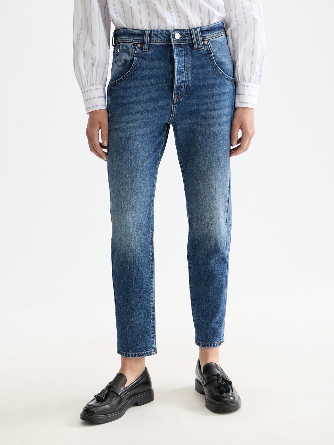 Buzz boyfriend-fit denim jeans by Scotch & Soda, showing classic five-pocket style and relaxed boyfriend fit in a casual pose.