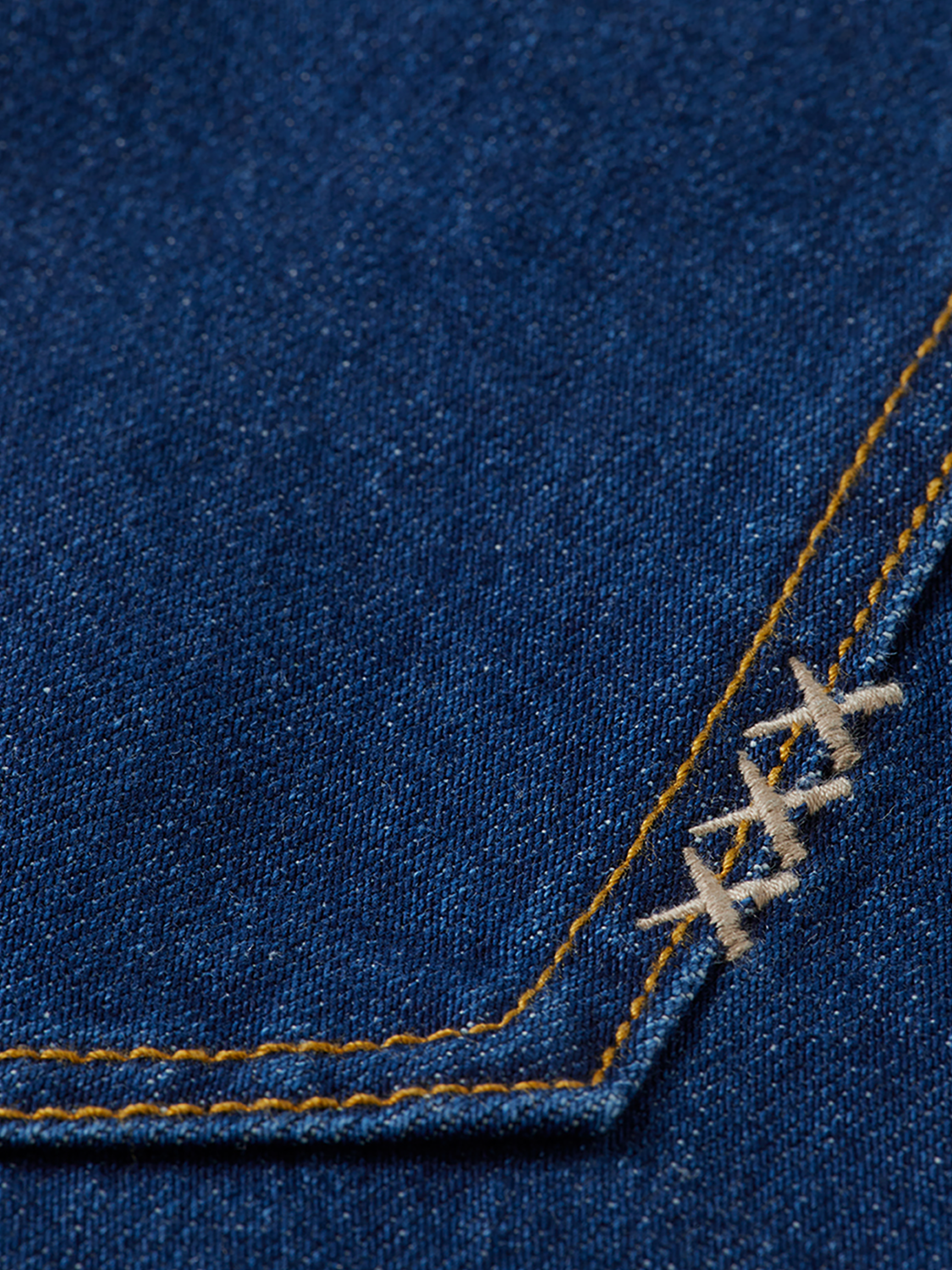 Pair of Scotch & Soda denim Loop Barrel Leg jeans with a relaxed fit, showing classic five-pocket design and light wash fabric.