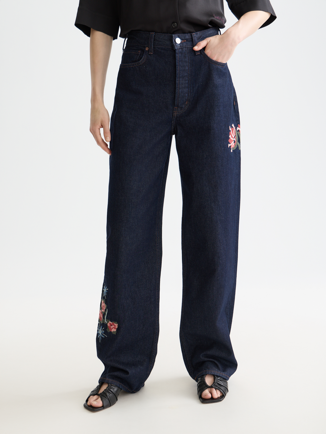 SCOTCH & SODA Ripple straight-fit denim jeans displayed on a model, showcasing classic fit and stylish design.
