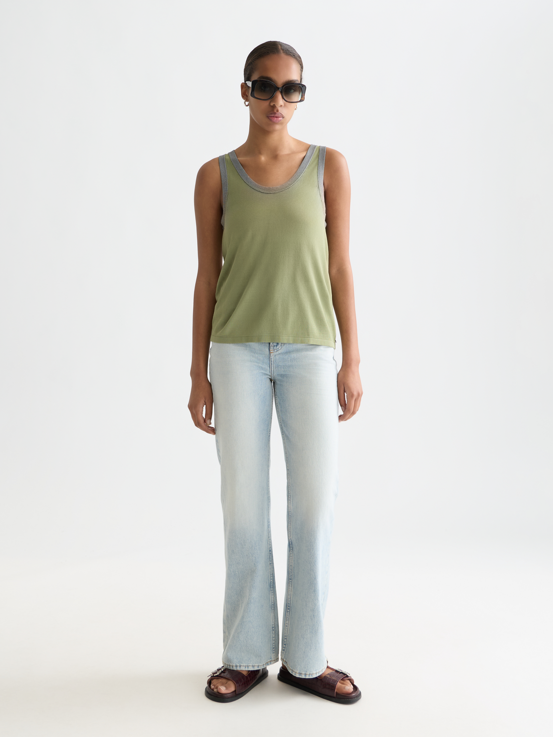 SCOTCH & SODA glow bootcut denim jeans with a fitted waist and flared legs, shown in dark wash in front view.