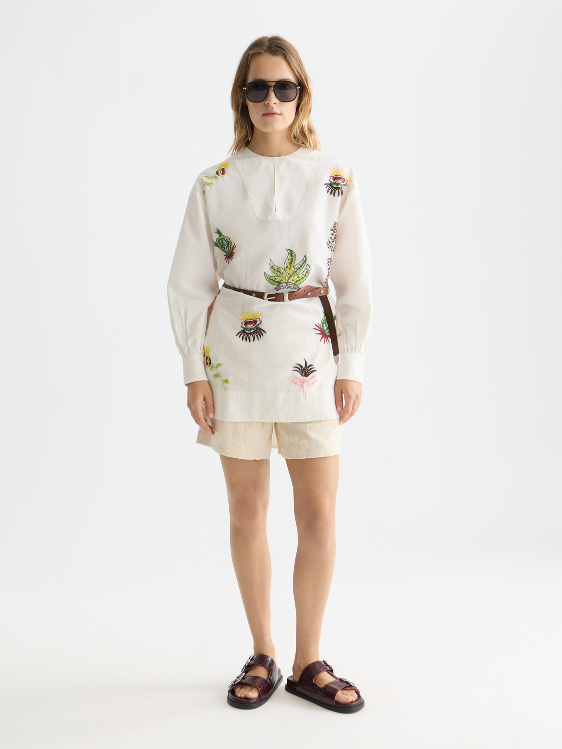 Light beige Scotch & Soda towelling shorts with a relaxed fit, featuring an elastic waistband and side pockets.