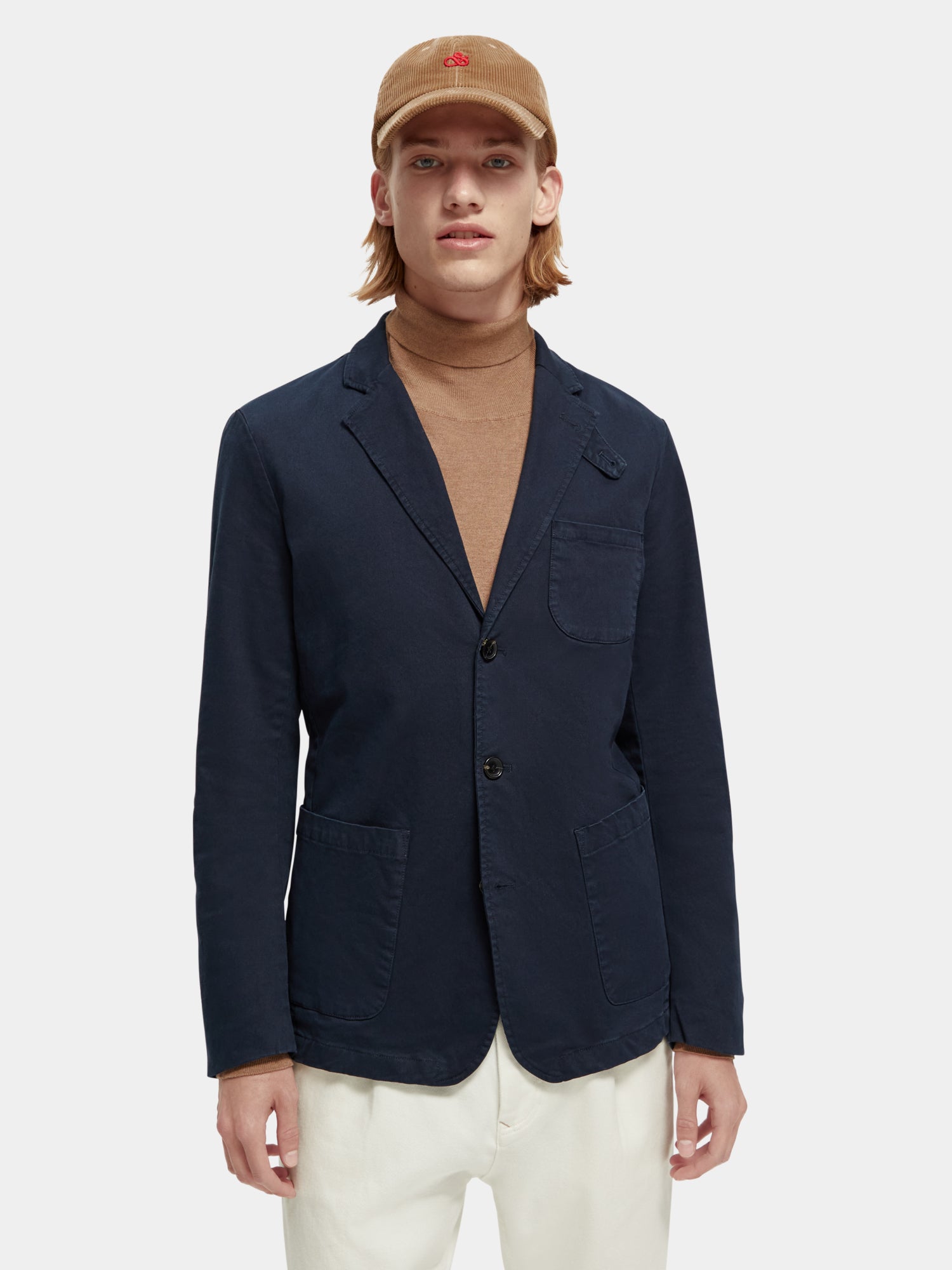 Structured garment-dyed cotton-blend blazer from Scotch & Soda, tailored fit with lapel collar and front button closure.