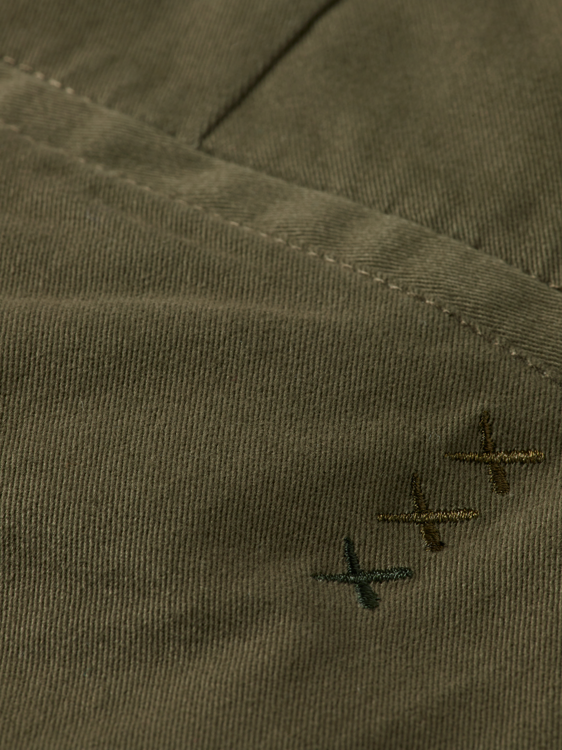 Scotch & Soda Stuart chino shorts in beige fabric, featuring a classic fit with front and back pockets, casual summer style.