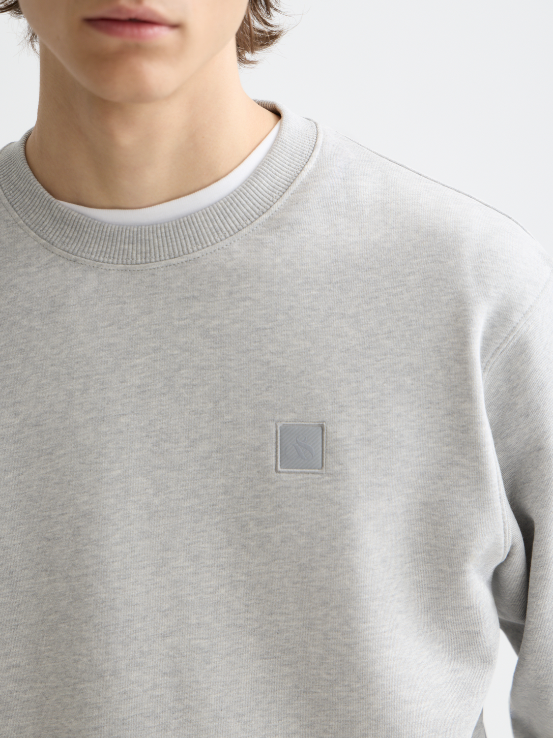 Scotch & Soda logo sweatshirt featuring a casual design with a printed logo on the front, made from soft, comfortable fabric.