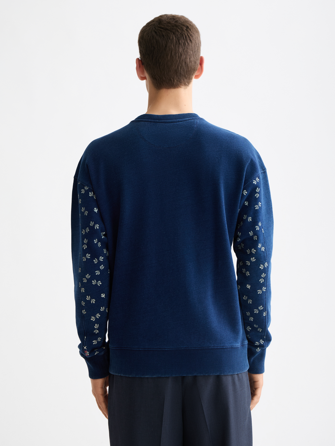 Indigo printed Scotch & Soda sweatshirt with long sleeves and crew neck, showcasing bold pattern and casual fit.