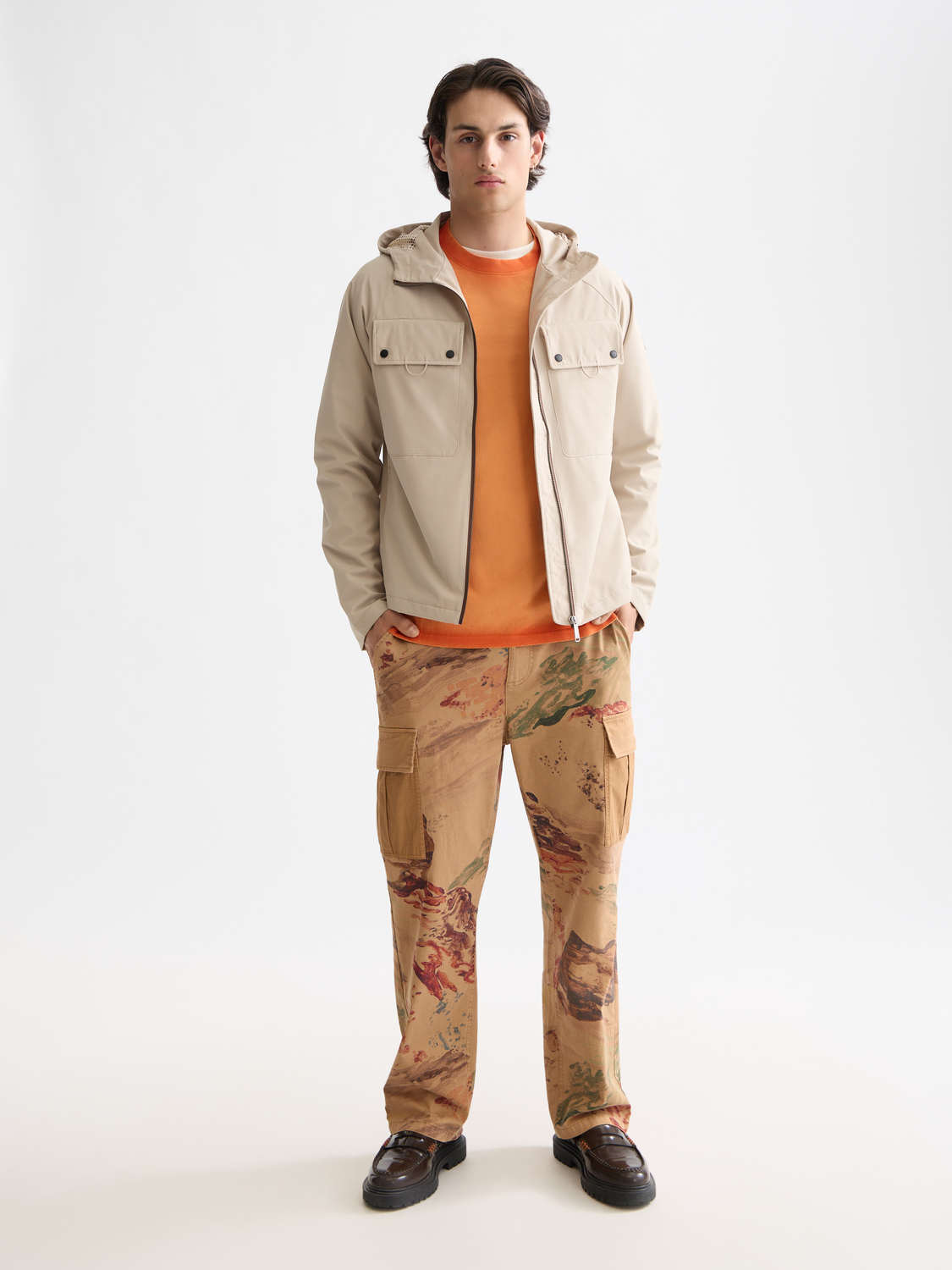 SCOTCH & SODA hooded softshell jacket showing front view with zipper and adjustable hood, suitable for outdoor wear.