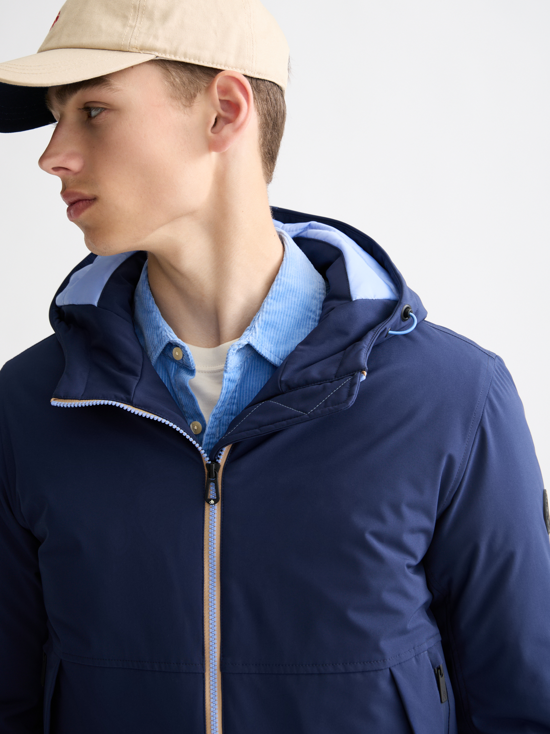 SCOTCH & SODA hooded softshell jacket, lightweight and weather-resistant, showing the front view with a zip-up front and adjustable hood.