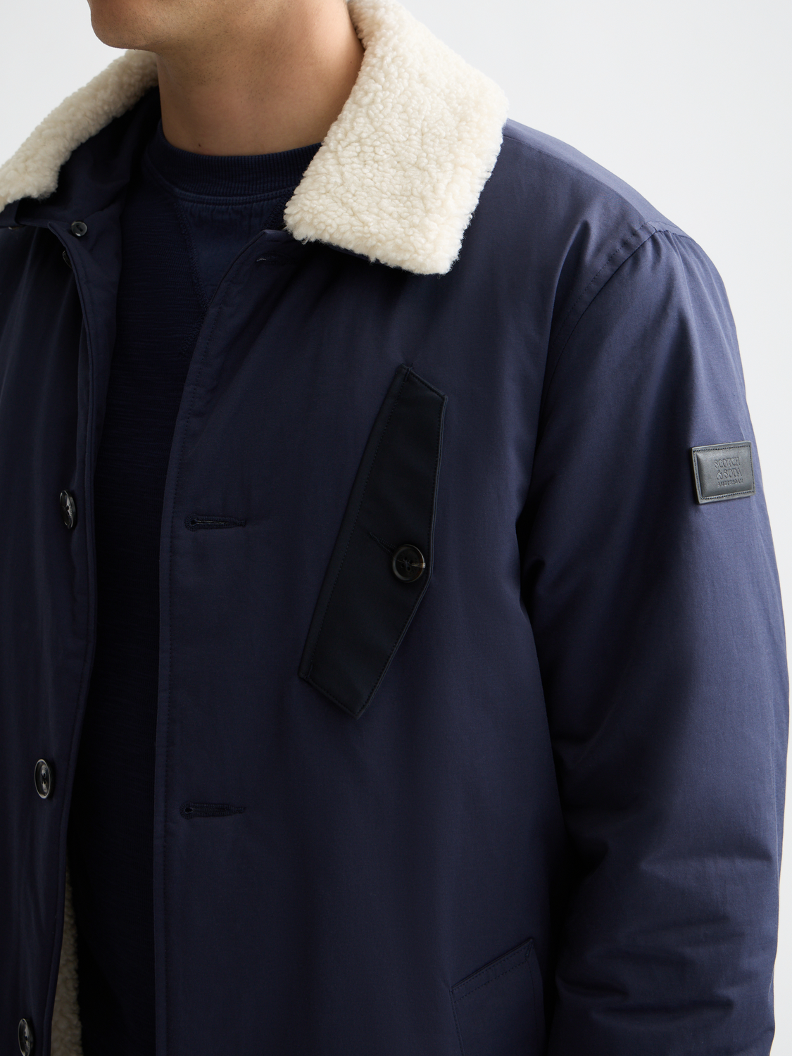 SCOTCH & SODA teddy collar coat jacket featuring a plush collar and stylish design, perfect for chilly weather.