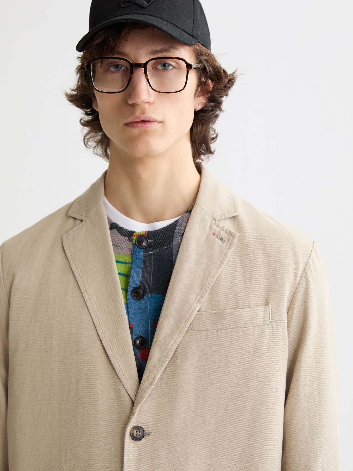 Relaxed-fit blazer from Scotch & Soda, featuring a tailored design with lapels and pockets, displayed on a neutral background.