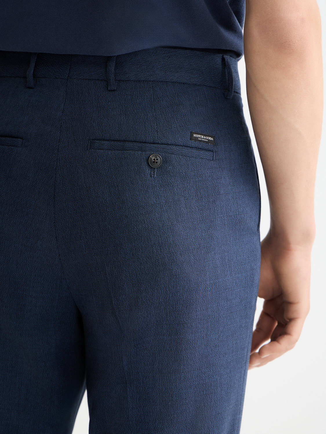 Scotch & Soda Irving tapered chinos pants in a neutral color, featuring a slim fit and classic design for versatile casual wear.