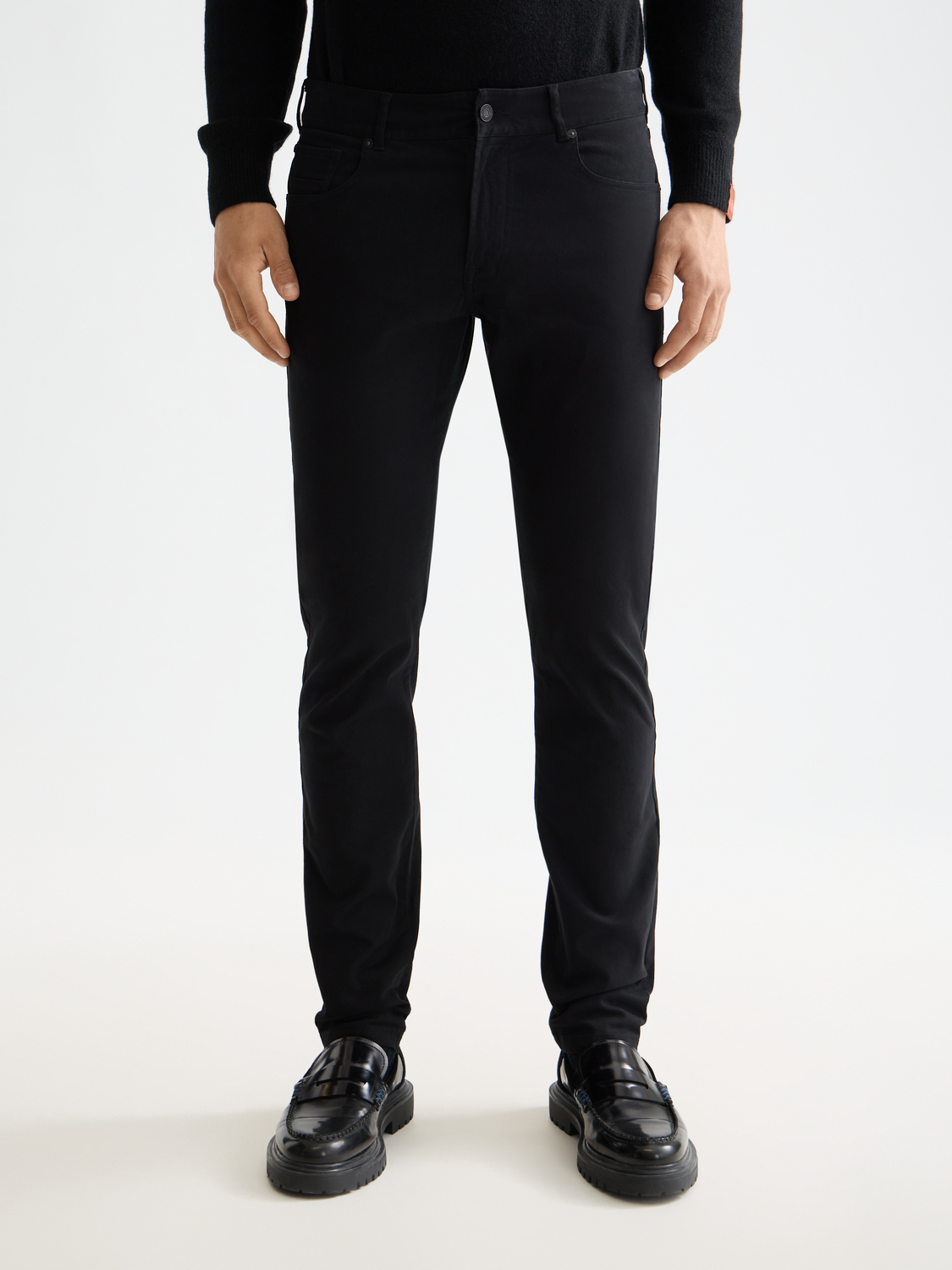 Scotch & Soda Ralston slim-fit 5-pocket pants in dark denim, front view showing classic five-pocket design and tailored fit.