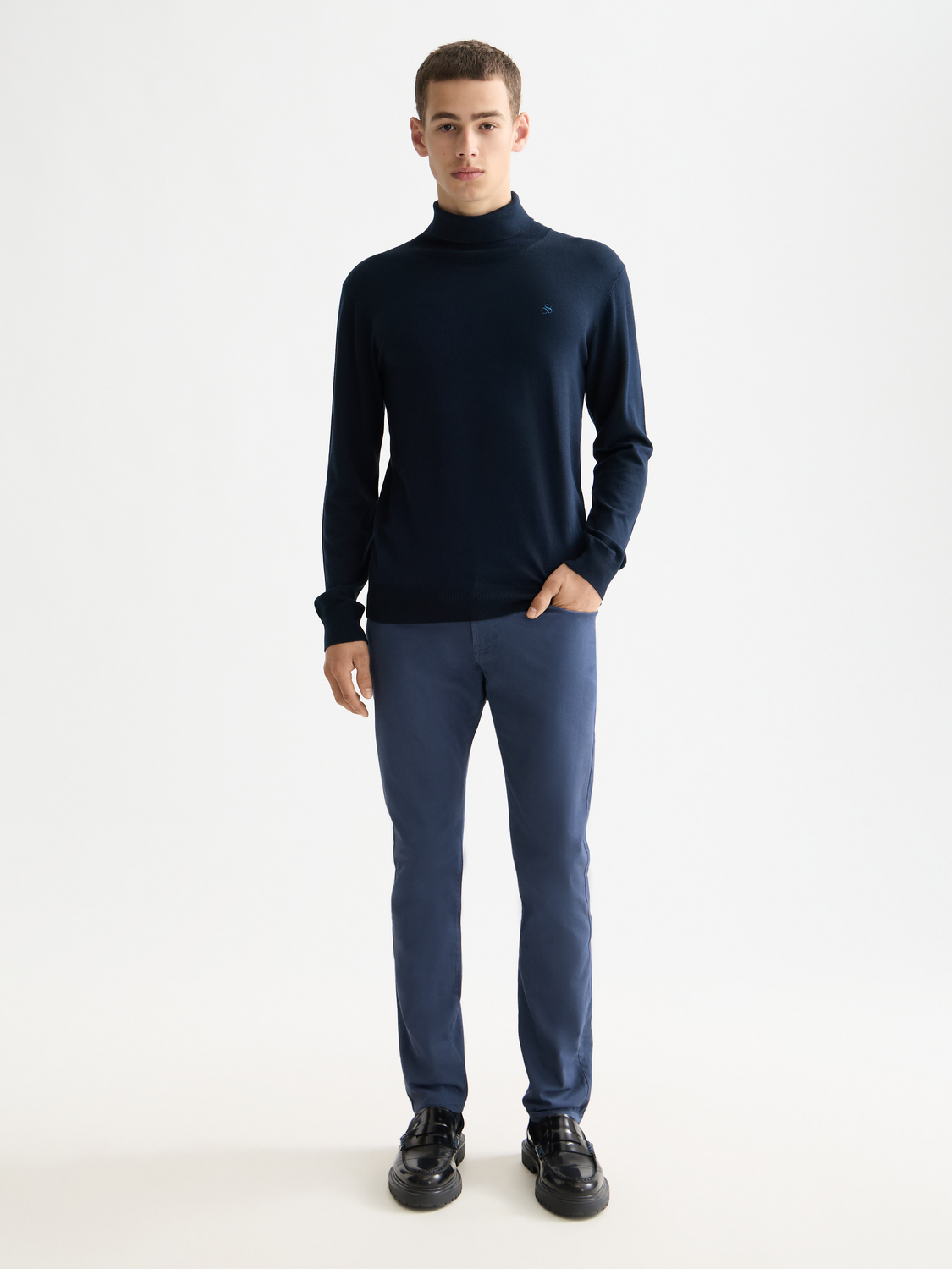 Slim-fit Ralston 5-pocket pants by Scotch & Soda, shown in a front view with classic design and dark denim fabric.
