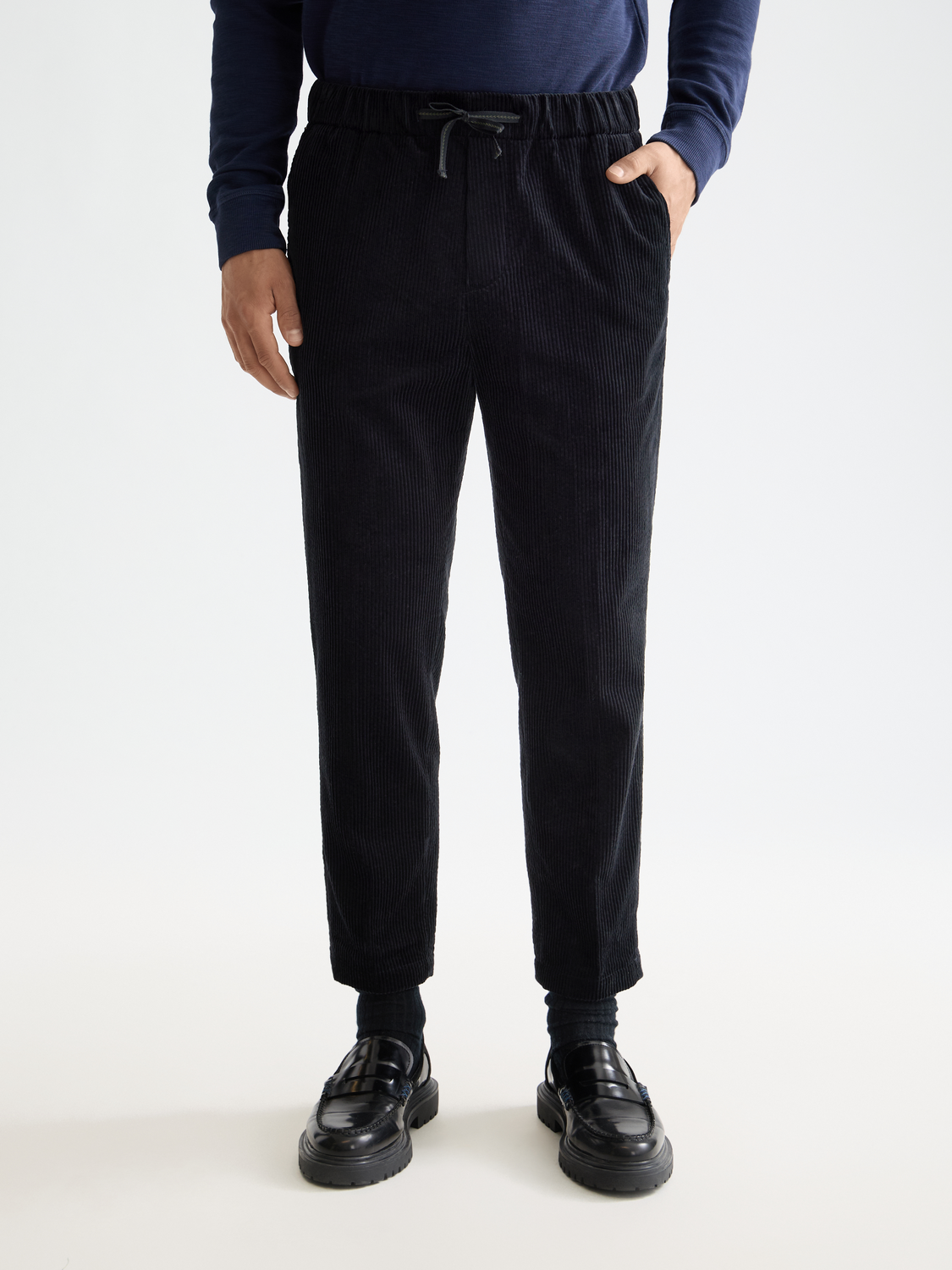 SCOTCH & SODA Fave joggers in soft pants style, featuring a relaxed fit and casual design with visible stitching and pockets.