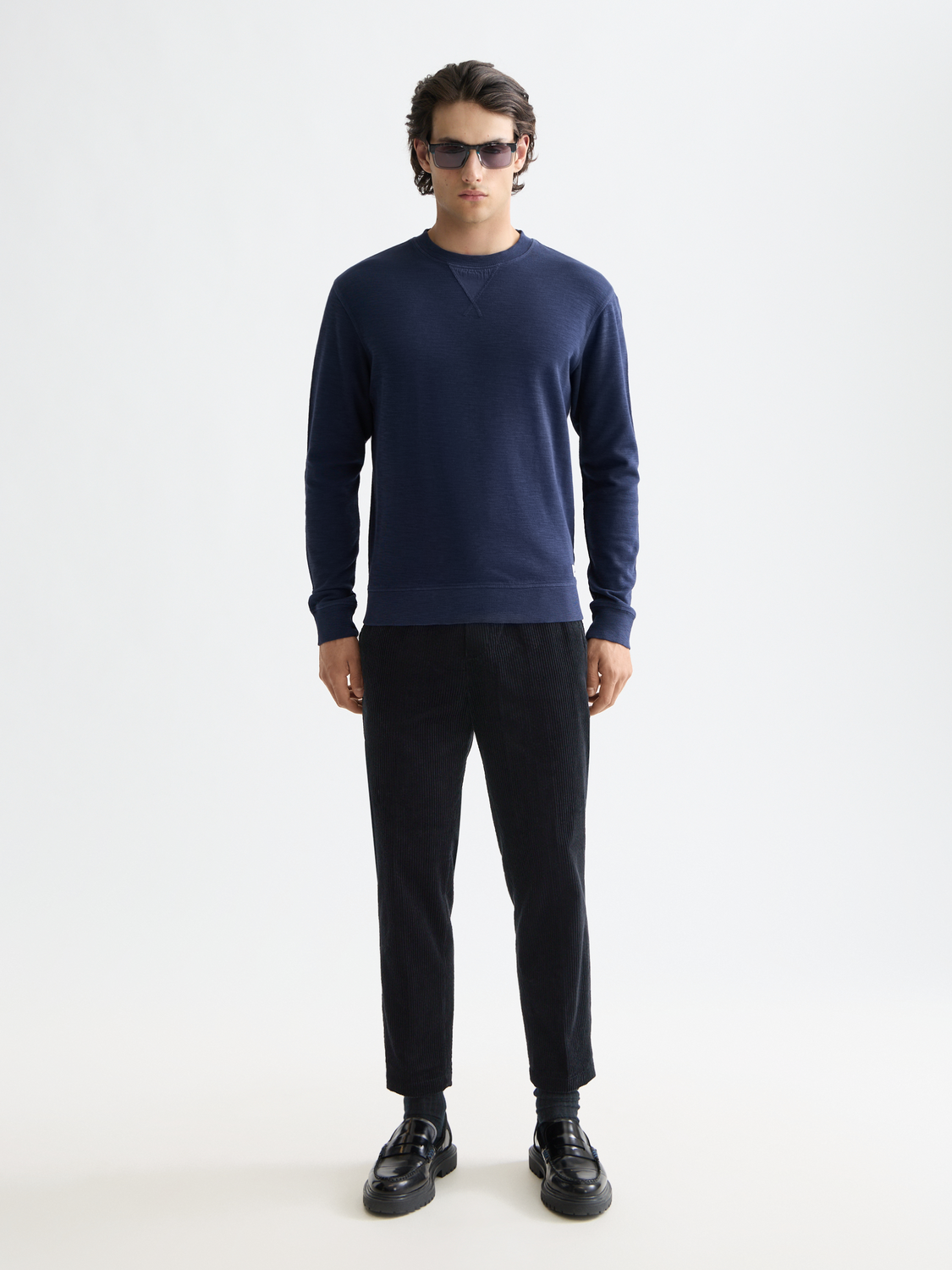 SCOTCH & SODA Fave joggers, stylish casual pants with a relaxed fit and modern design, shown in a neutral color.