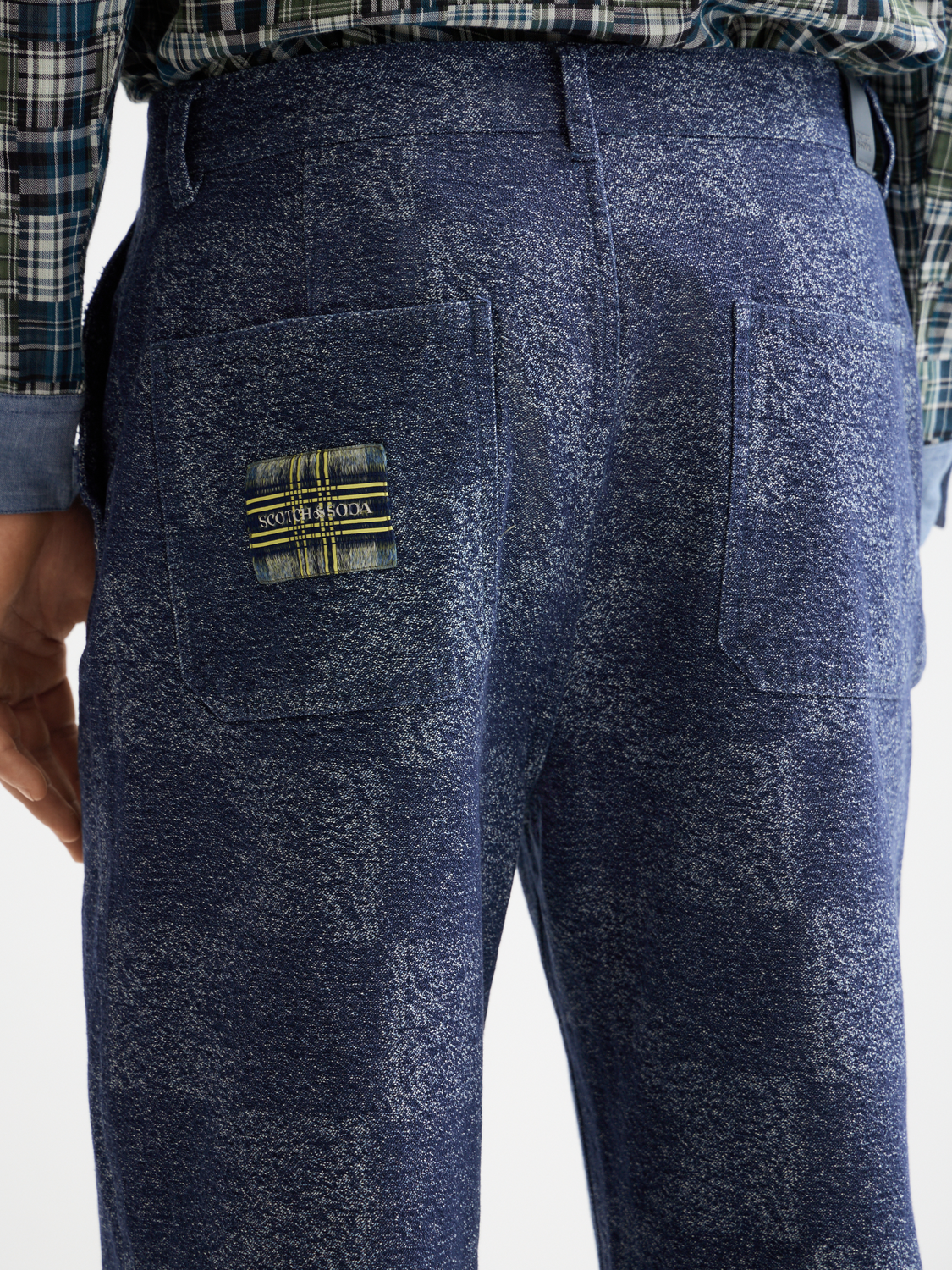 Light brown Scotch & SODA pitch loose-fit chinos pants with front pockets and relaxed fit, displayed flat on a white background.