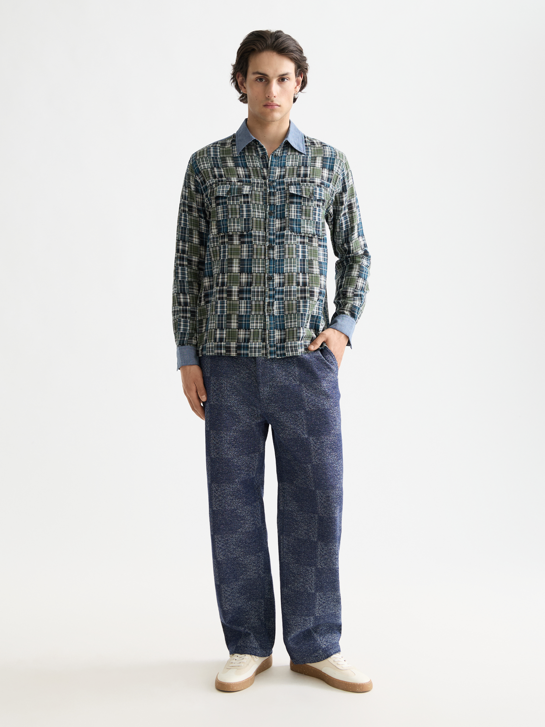 Light brown Scotch & Soda pitch loose-fit chinos pants with front pockets and relaxed fit, displayed on a neutral background.