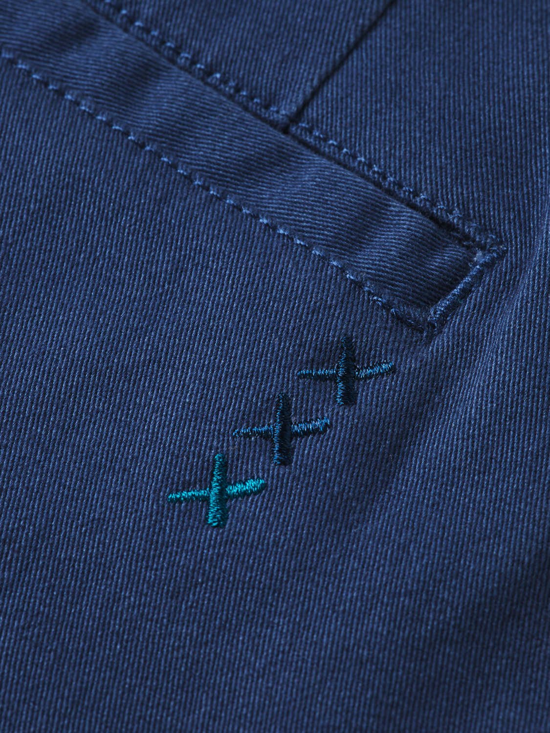 Drift tapered chinos by Scotch & Soda, men's casual pants in a relaxed fit with tapered leg, in neutral fabric.