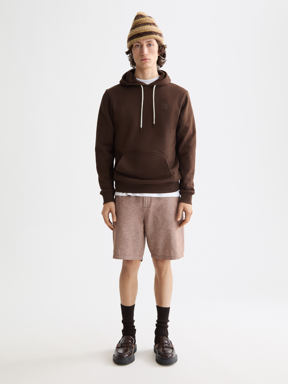 Light beige Fave cotton-linen shorts by Scotch & Soda, featuring a relaxed fit and casual style for summer wear.