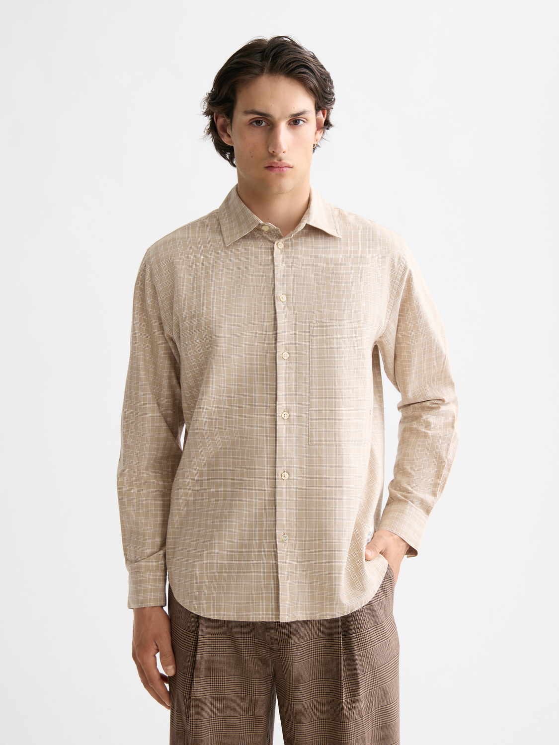Lightweight Scotch & Soda flannel long-sleeve shirt in classic plaid pattern, casual men's shirt for everyday wear