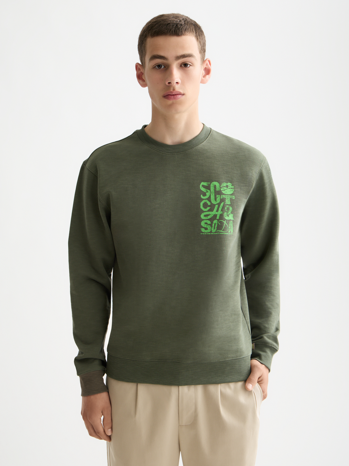 SCOTCH & SODA chest logo sweatshirt, dark-colored sweatshirts with front logo design, casual and comfortable clothing.