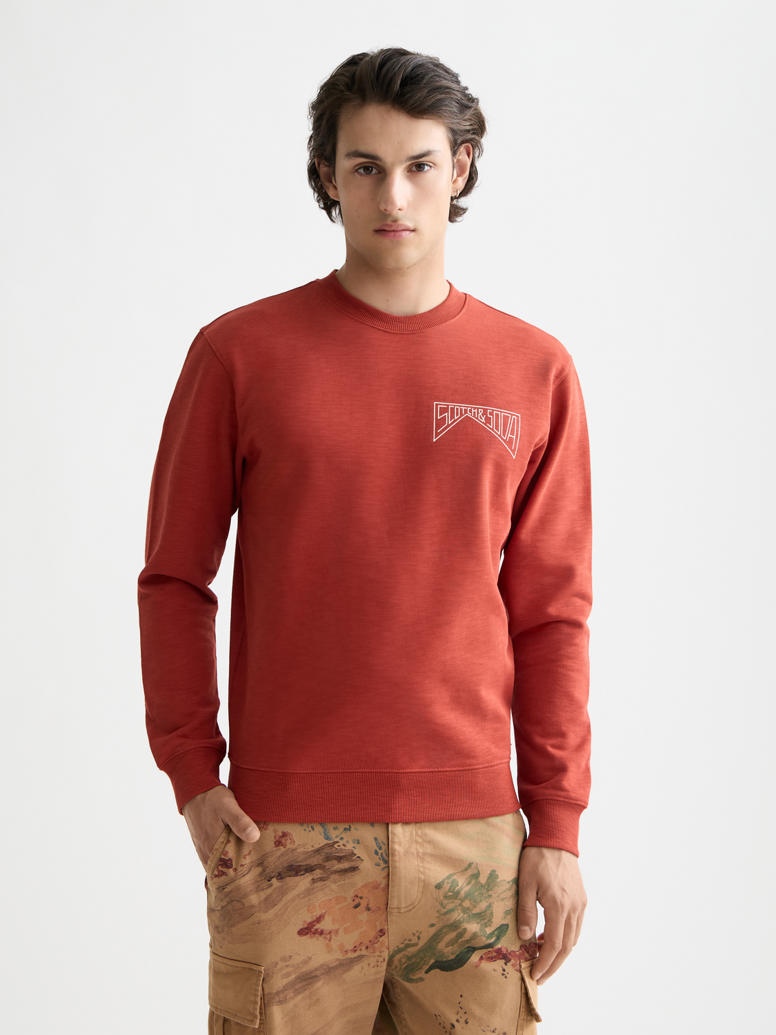 SCOTCH & SODA chest logo sweatshirt, navy blue sweatshirt with front logo detail, casual style and comfortable fit.