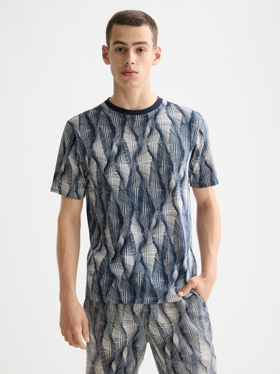 Printed Scotch & Soda short-sleeve T-shirt with colorful graphic design on front, casual and stylish men's tee.