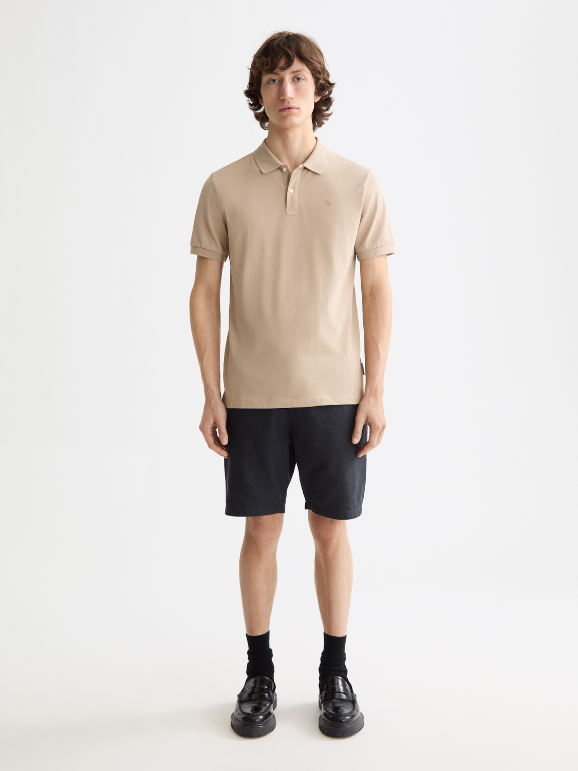 Regular-fit Scotch & Soda polo shirt with a classic collar and short sleeves, displayed on a mannequin.