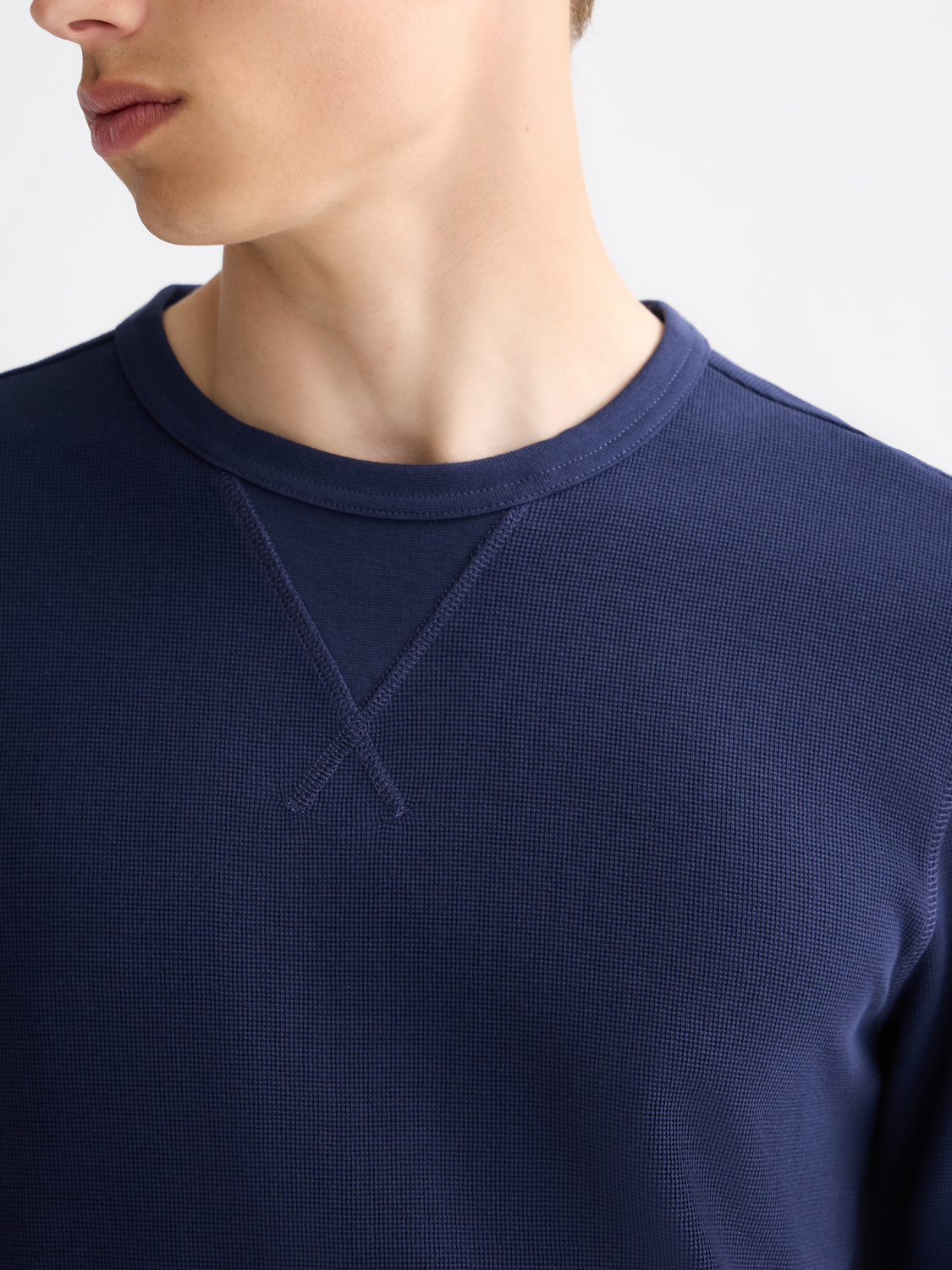 SCOTCH & SODA waffle long-sleeved T-shirt in a stylish design, featuring a comfortable fit and textured fabric.