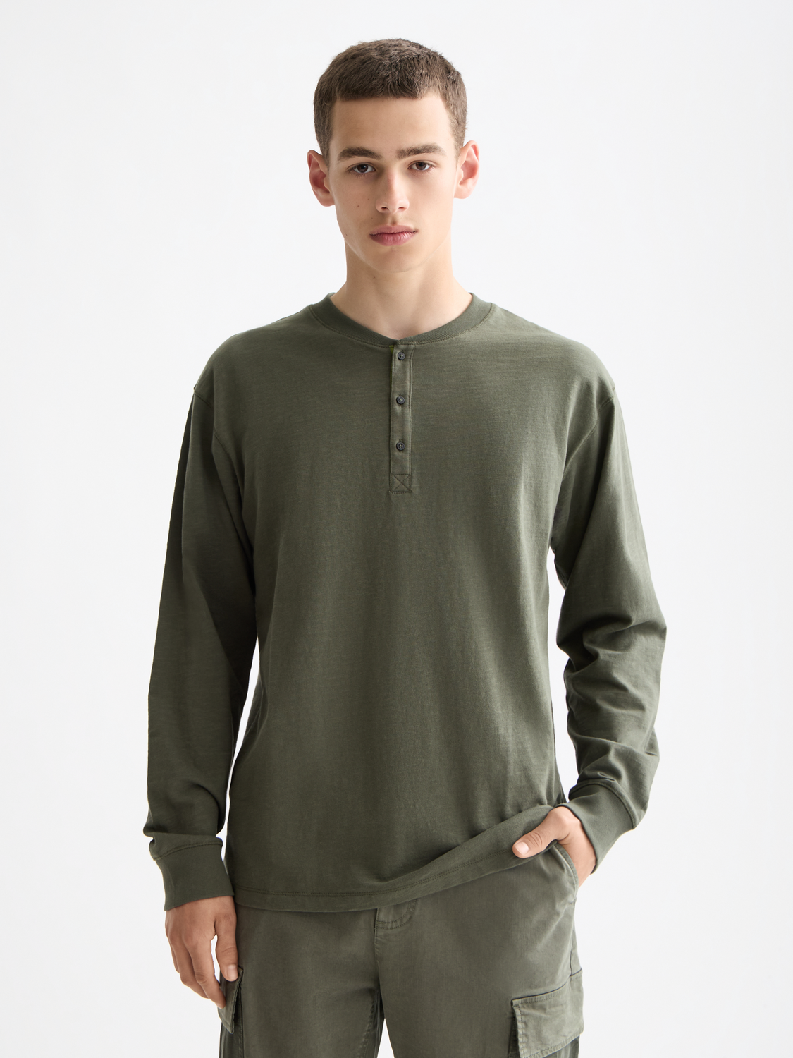 Long-sleeve Scotch & Soda Slub Henley T-shirt in dark gray with buttoned neckline and textured fabric.