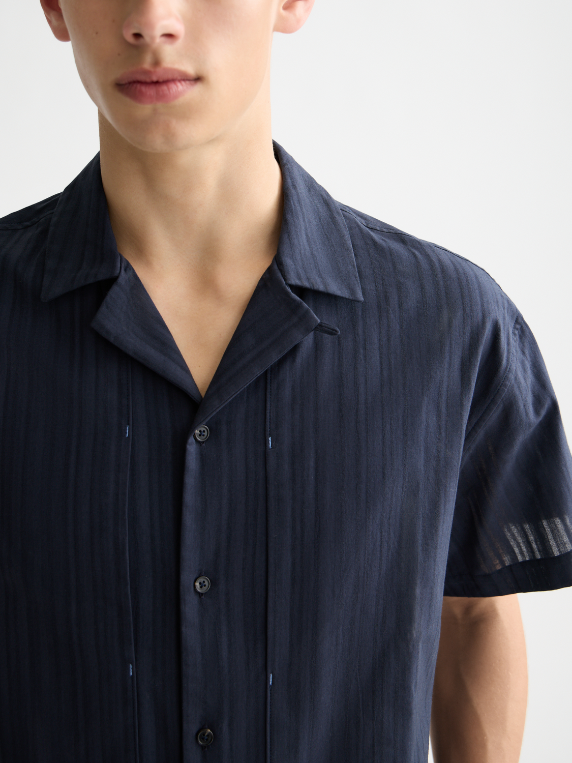 Striped short-sleeved shirt by Scotch & Soda, casual men's S/S shirt with blue and white horizontal stripes.
