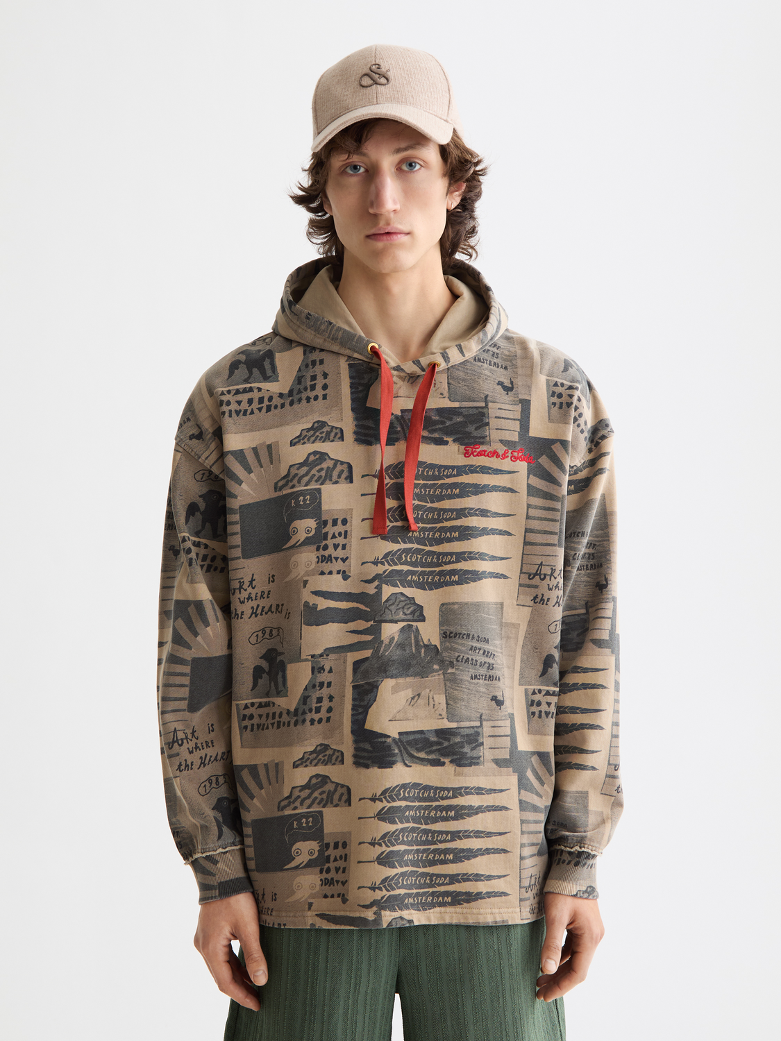 Printed SCOTCH & SODA hoodie in soft sweat fabric with a stylish graphic design on the front.