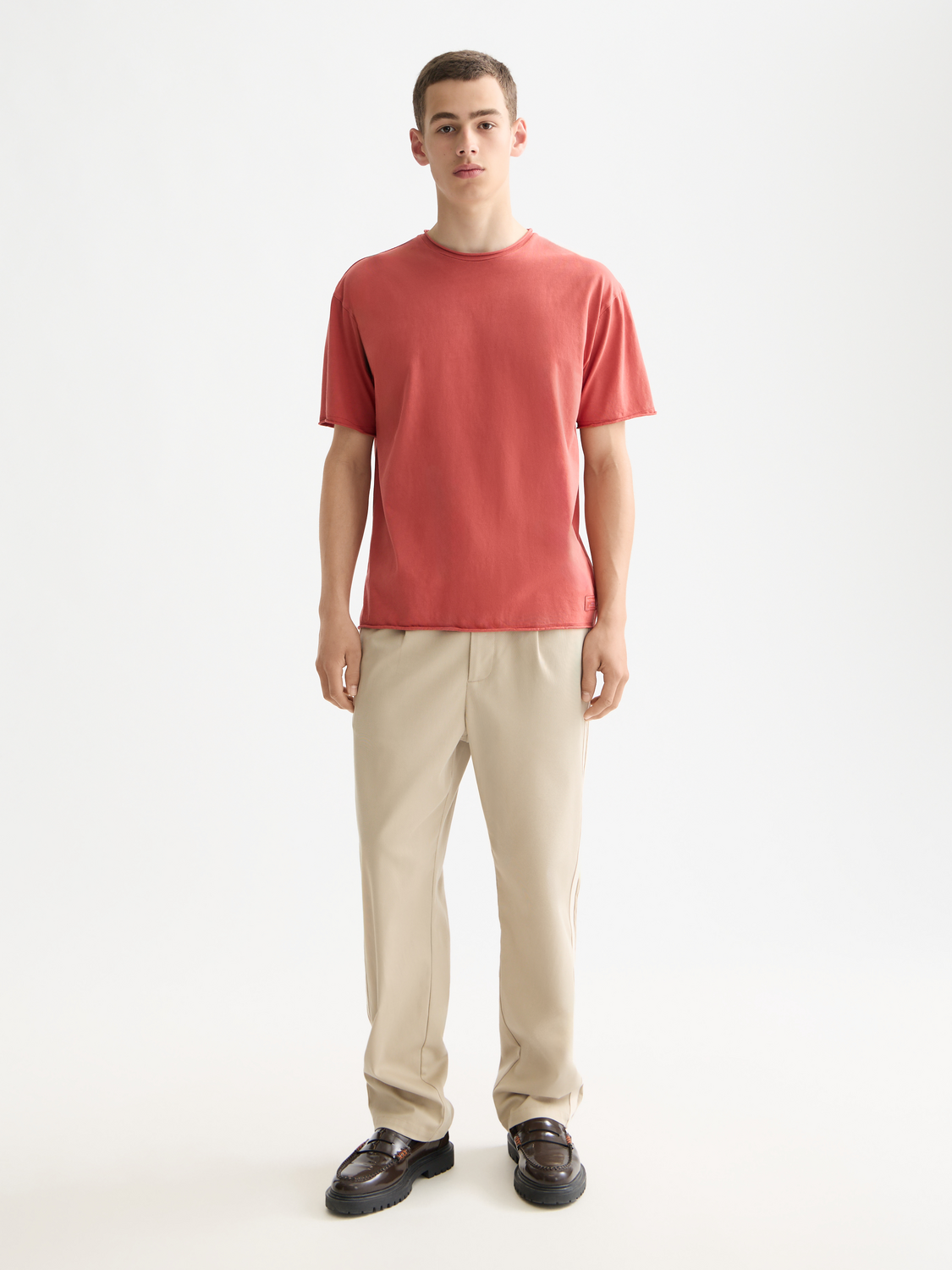 Raw edge Scotch & Soda short sleeve T-shirt with a casual fit and distressed hem, displayed on a neutral background.