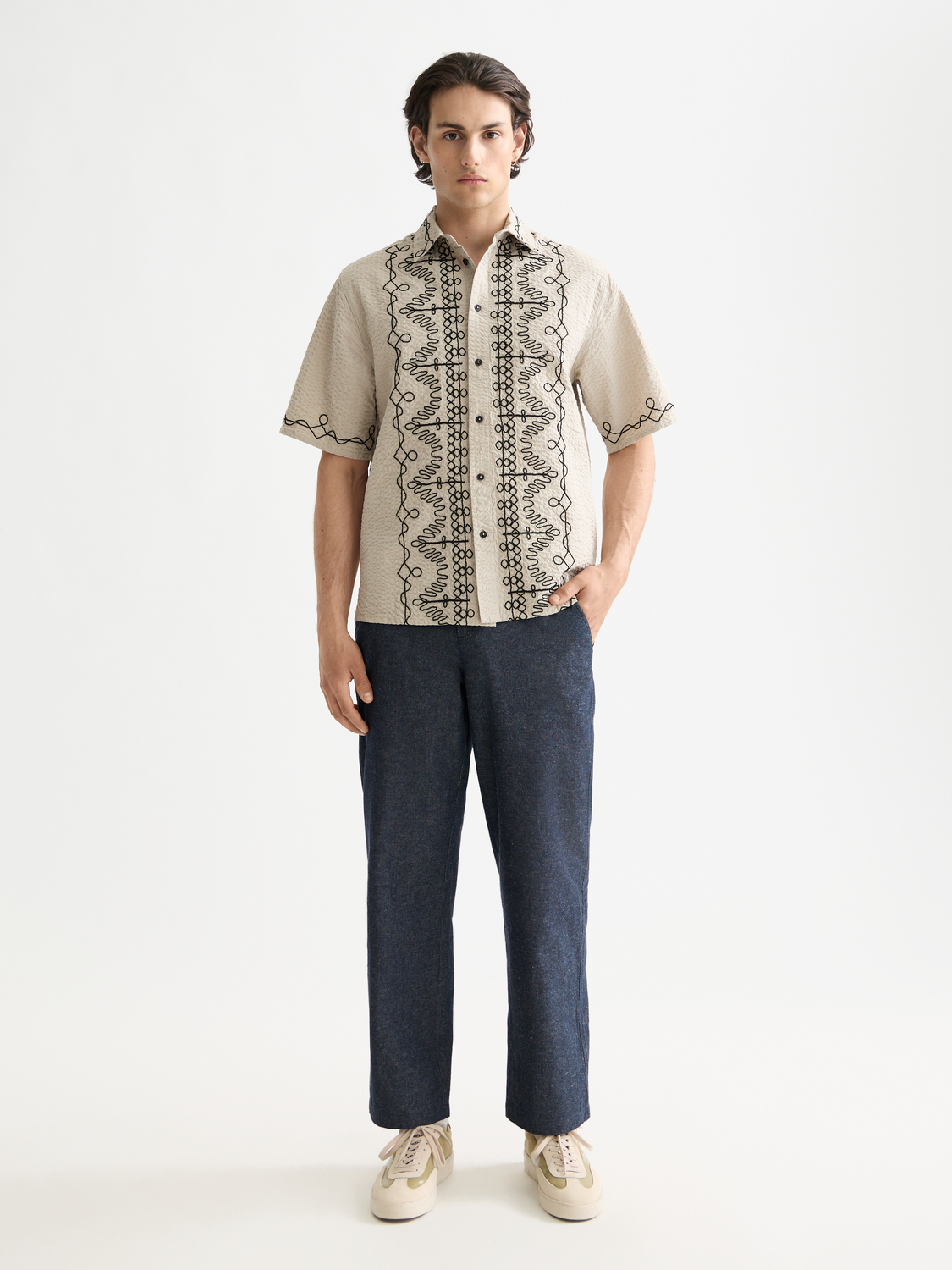 Scotch & Soda Otis straight-fit chinos pants in classic style, featuring a clean front and tailored fit.