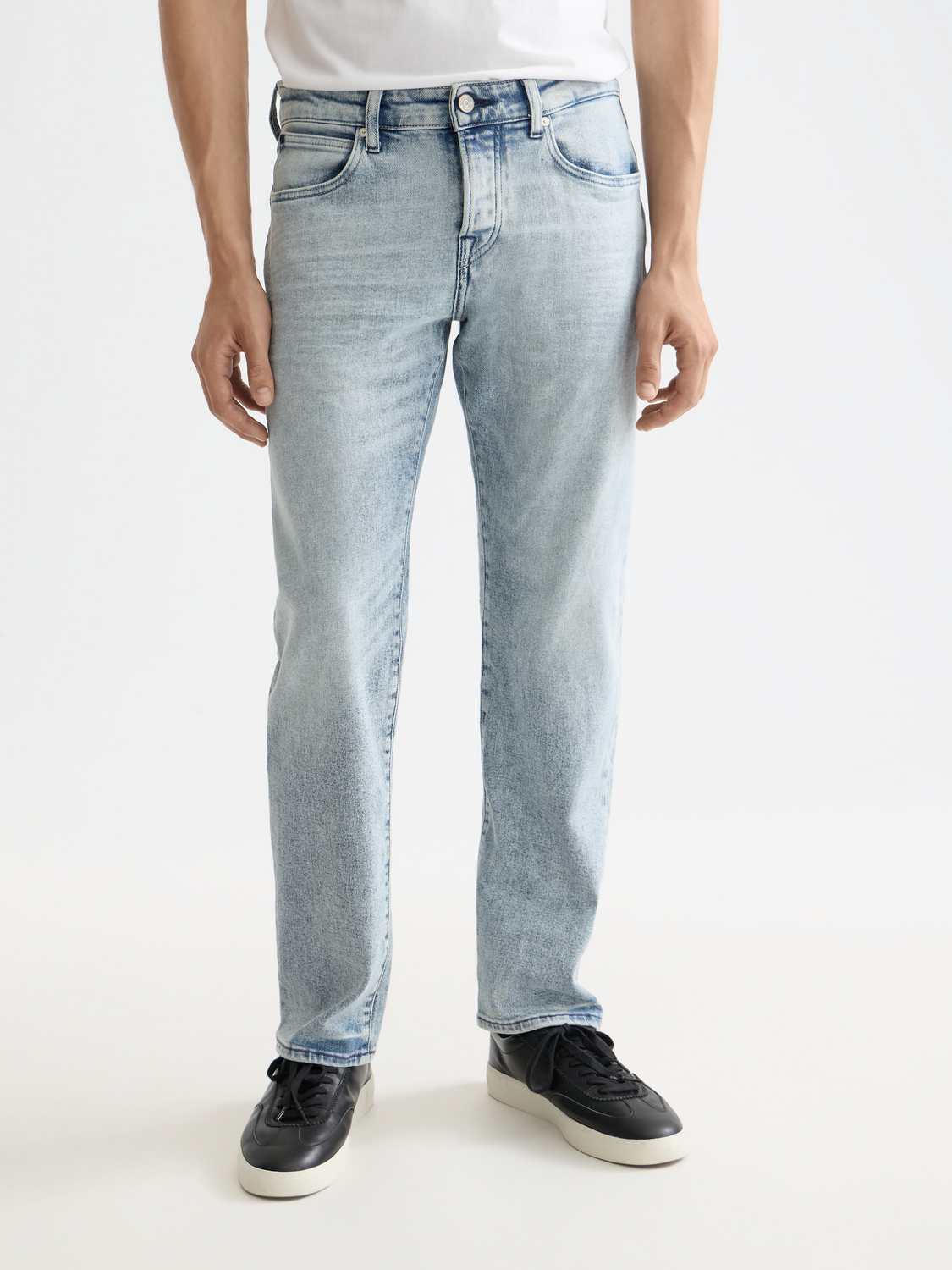 Scotch & Soda Zee straight-fit denim jeans showing a close-up of the front with classic five-pocket design and dark wash.