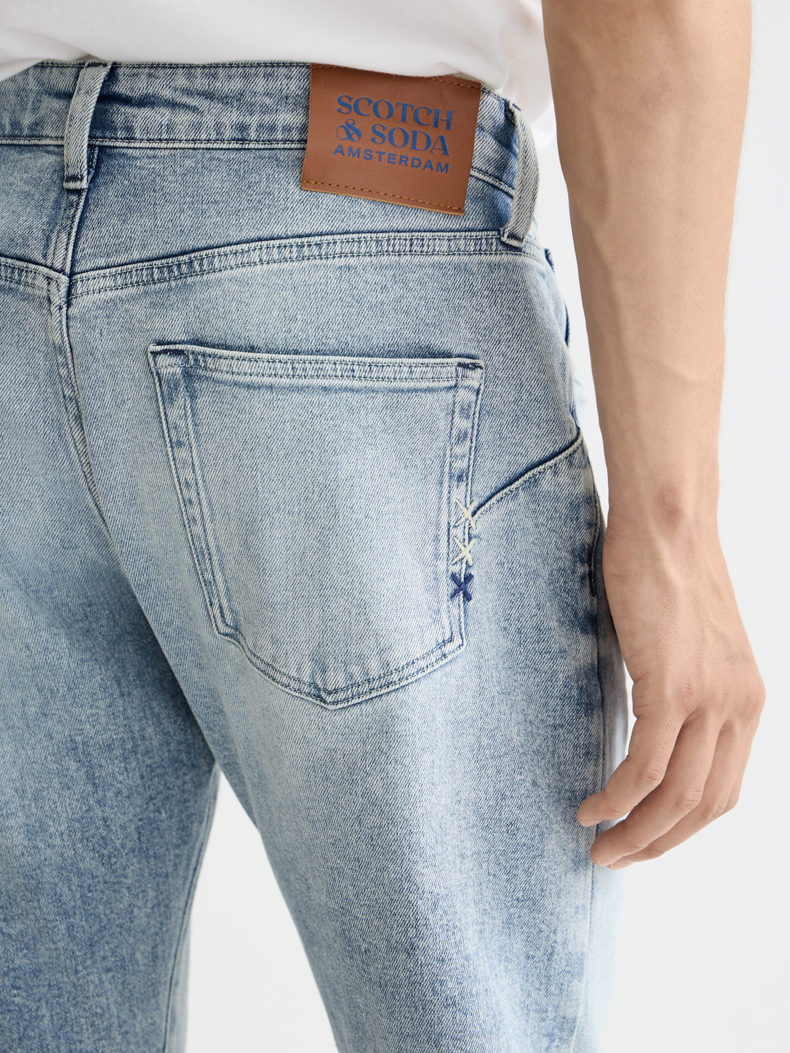 Light blue Scotch & SODA straight-fit denim jeans, classic five-pocket style, shown on a neutral background.
