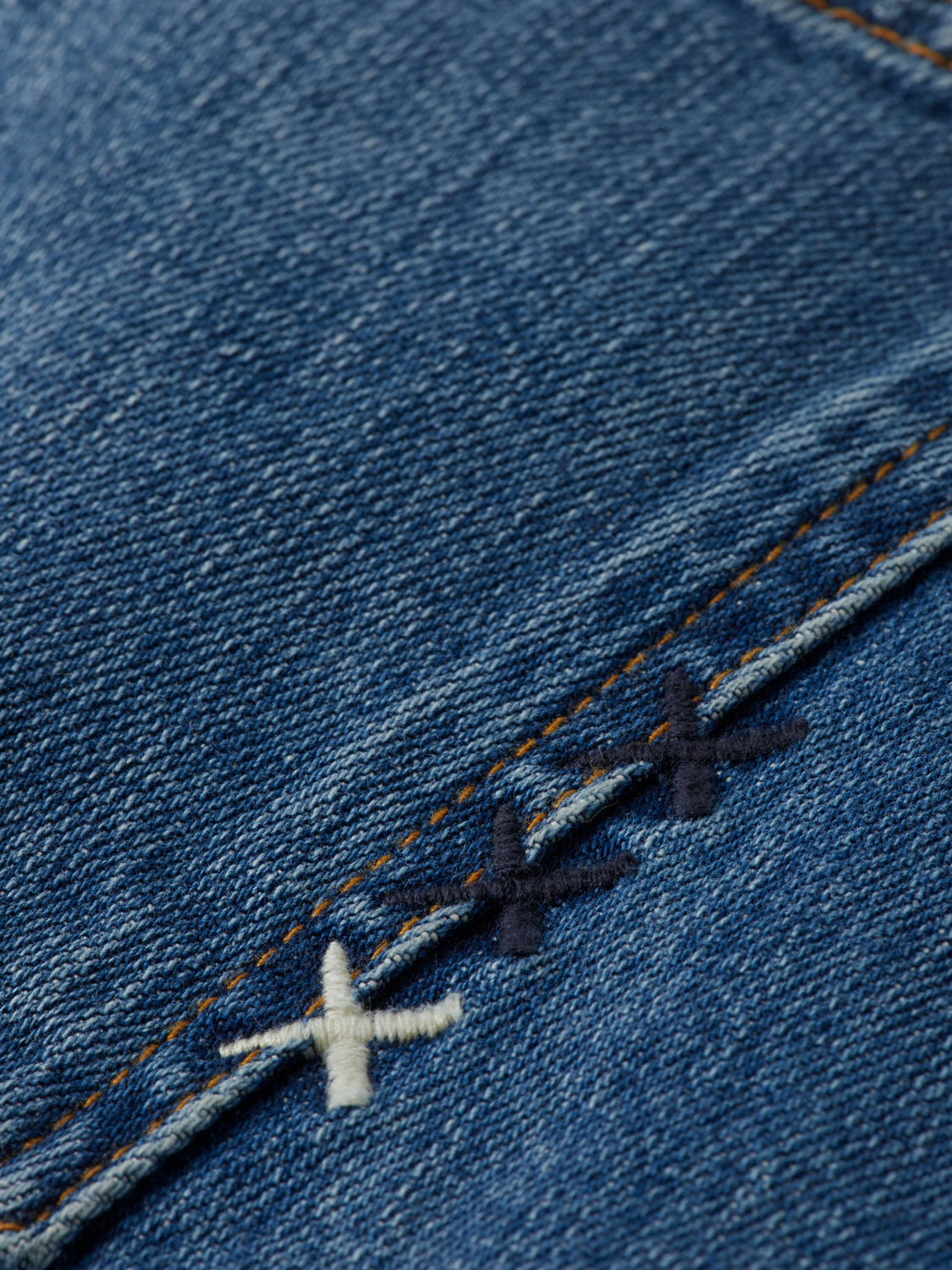 Light blue Scotch & Soda pitch loose-fit denim jeans with classic five-pocket design and relaxed fit, displayed on a neutral background.
