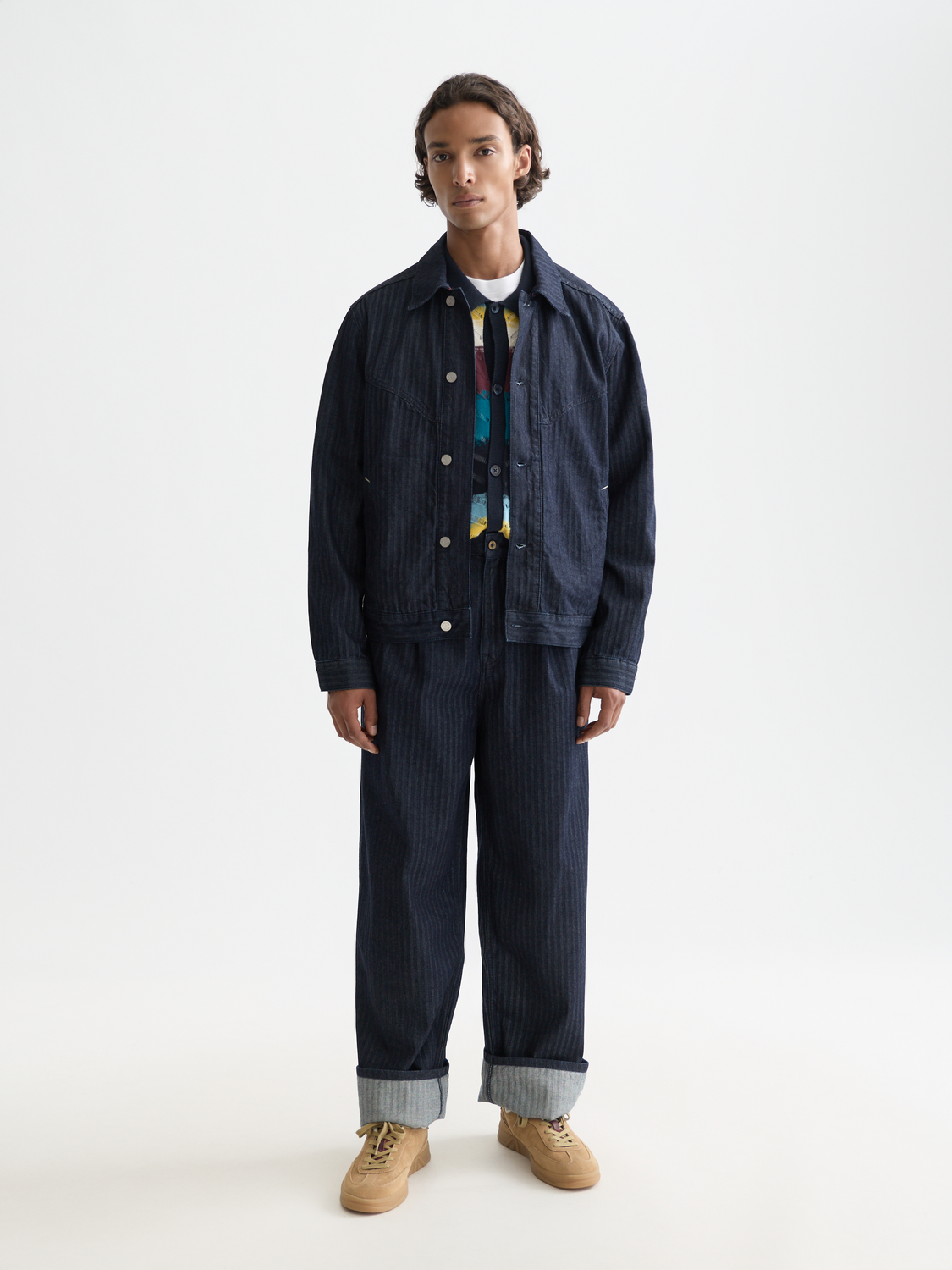 Scotch & Soda men's trucker jacket in classic denim with button closure and chest pockets, displayed on a model.