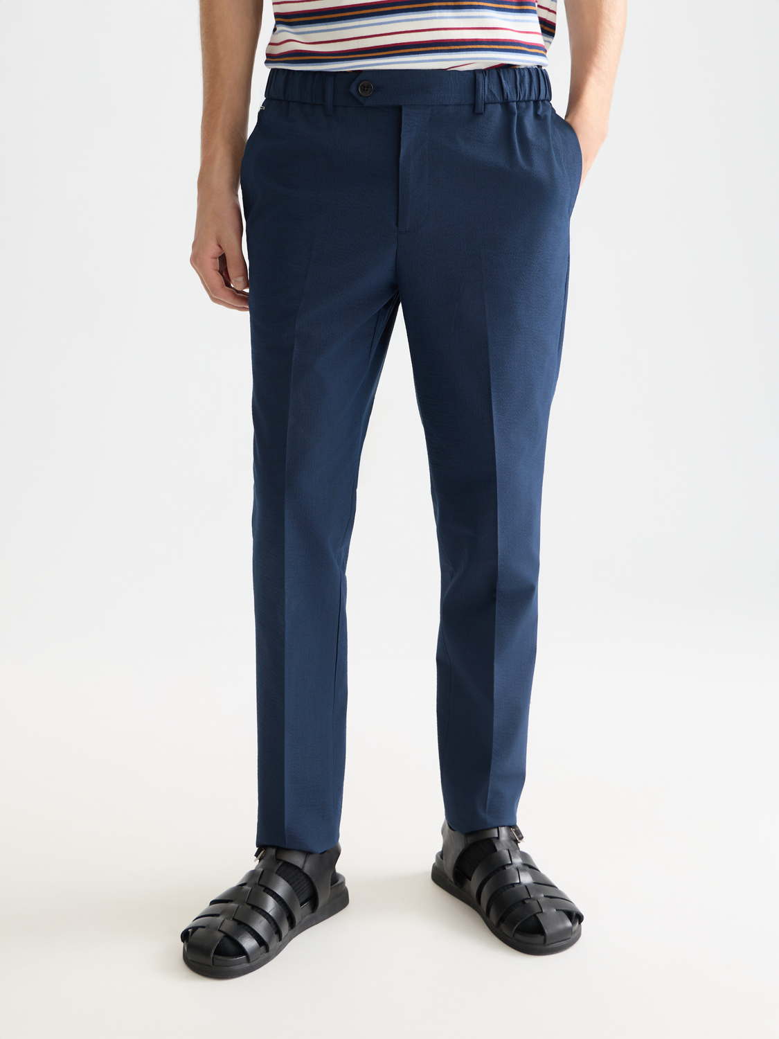 Scotch & Soda Warren seersucker joggers in light blue and white, casual pants with a relaxed fit and drawstring waistband.