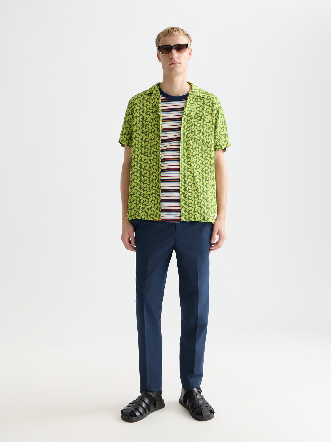 Scotch & Soda Warren seersucker joggers, men's casual pants with a relaxed fit and lightweight seersucker fabric.