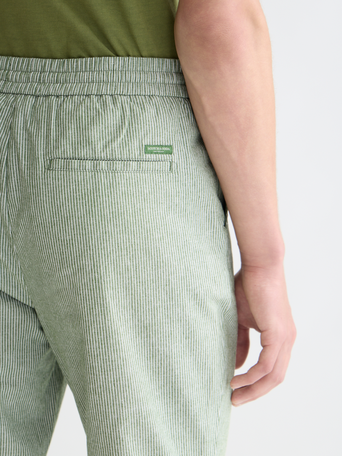 SCOTCH & SODA Warren joggers, stylish men's pants with a relaxed fit and modern design, shown in navy blue fabric.