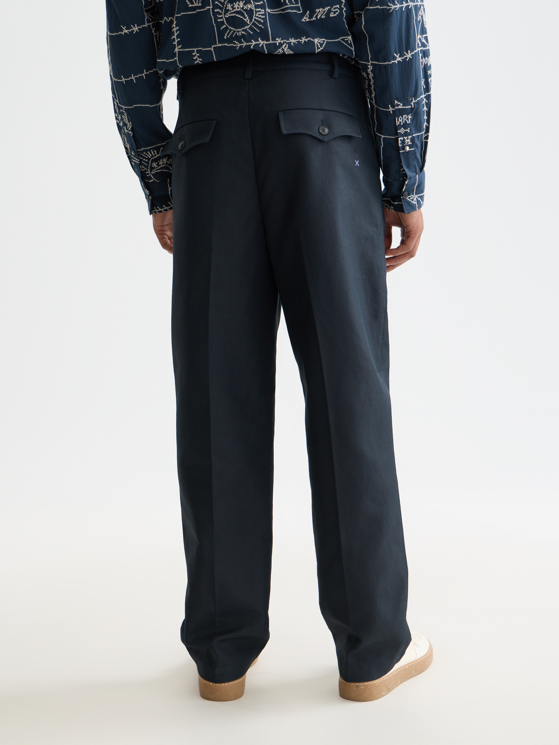 SCOTCH & SODA Otis straight-fit chinos in dark color, front view showing classic pant design and tailored fit.