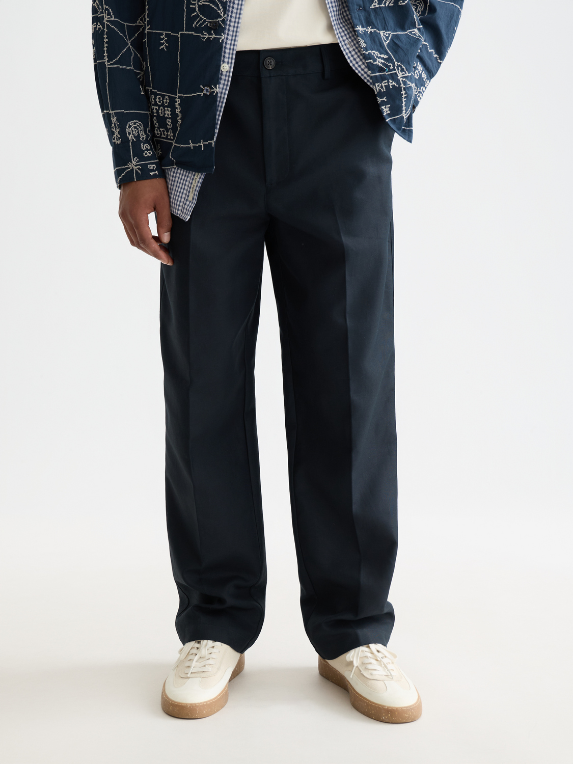 SCOTCH & SODA Otis straight-fit chinos pants in a neutral color, shown on a model with front view and styled for casual wear.