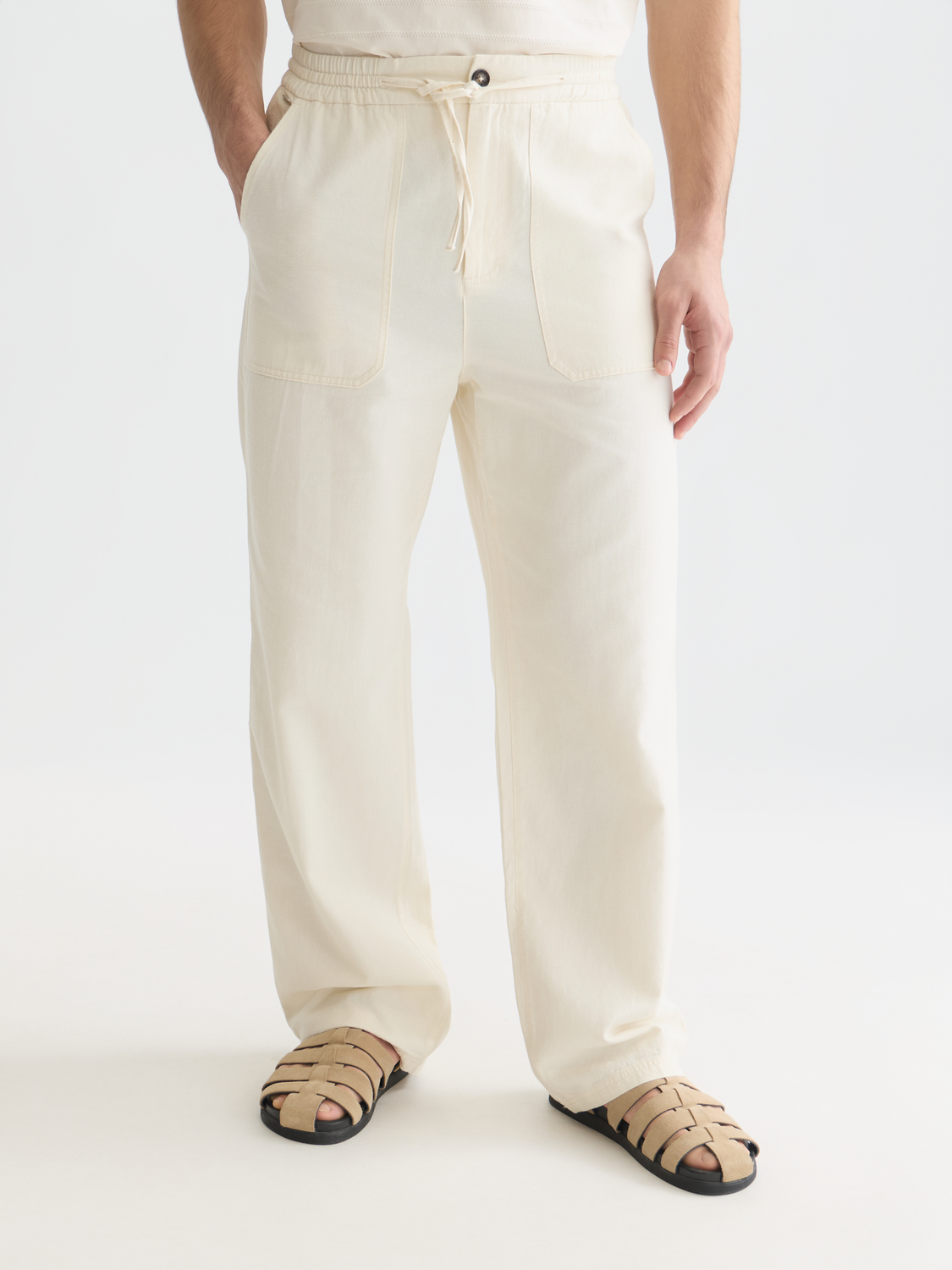 Scotch & Soda Otis straight-fit jogger pants in dark denim, front view showing classic style and tailored fit.