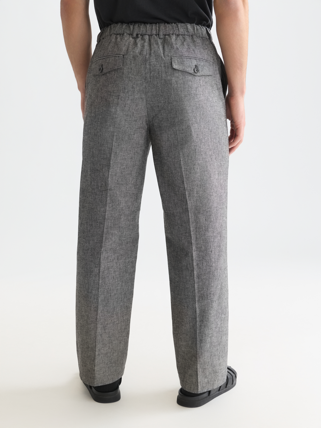 Scotch & Soda Otis straight-fit jogger pants in dark gray fabric, shown from the back with a relaxed fit and elastic waistband.