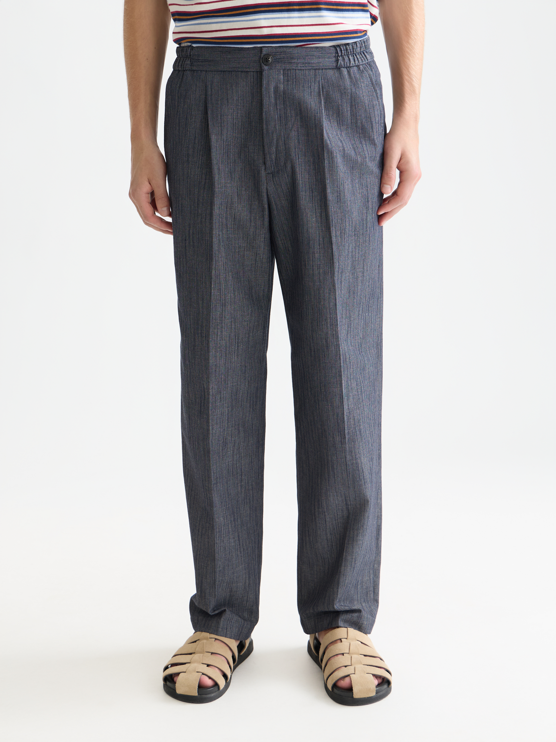 SCOTCH & SODA Oliver relaxed straight-fit jogger pants in dark gray, showing front view with pockets and elastic waistband.