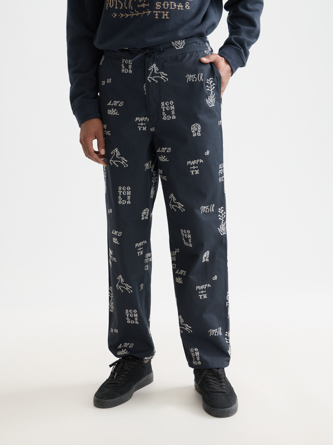 Embroidered Scotch & Soda chinos pants with detailed stitching and tailored fit, shown in a front view.