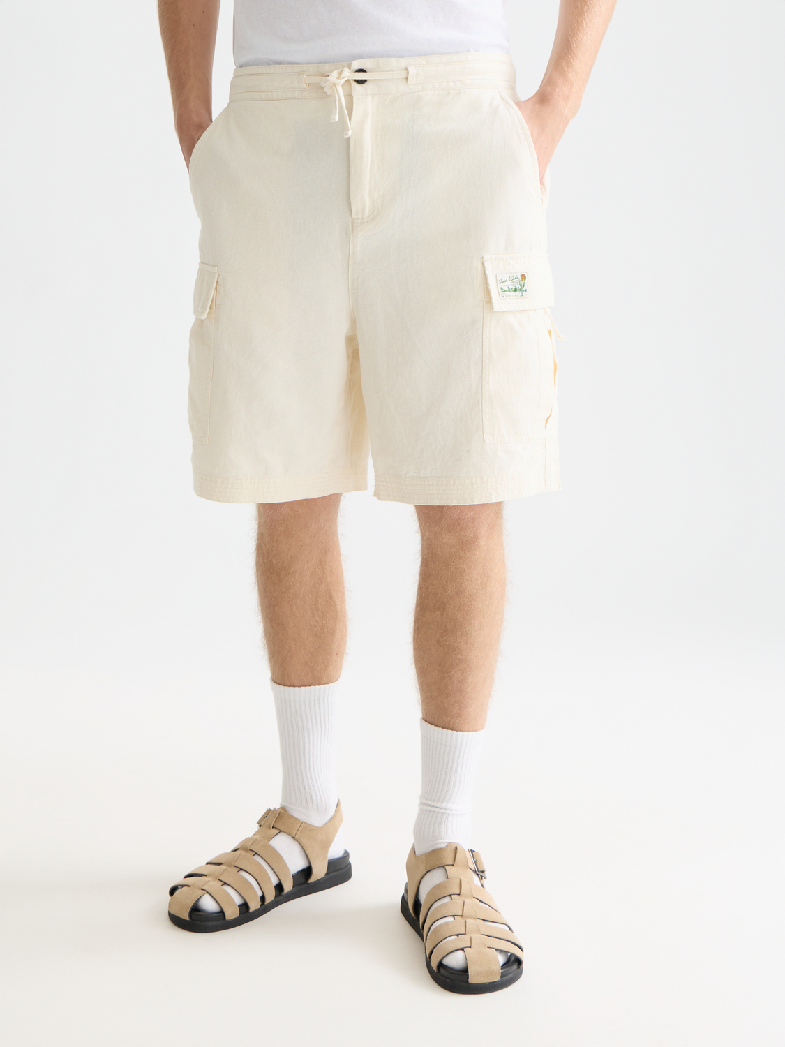 Light beige Scotch & Soda cargo linen shorts with multiple pockets, casual fit, front view.