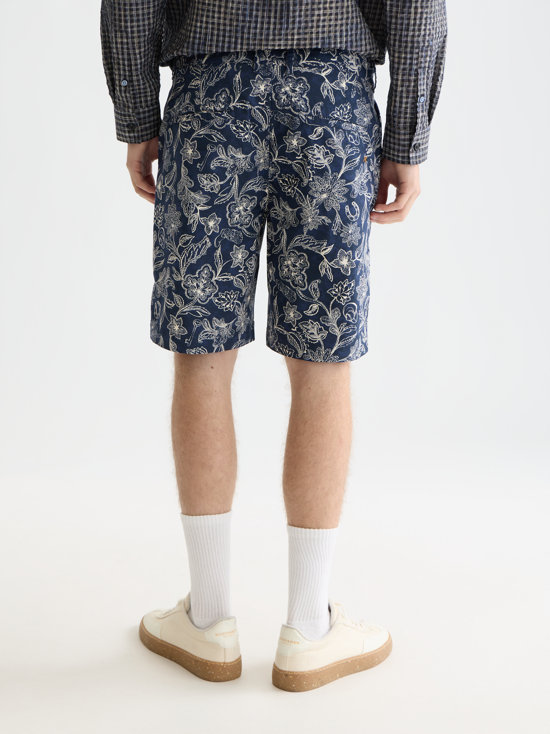 SCOTCH & SODA Stuart chino shorts in light blue, back view showing tailored fit and clean design for casual summer wear.